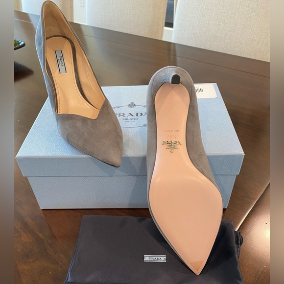 Prada Nebbia (Gray) Suede Pointed Toe Scalloped Edge Pumps Size EU 38.5 - Picture 6 of 12